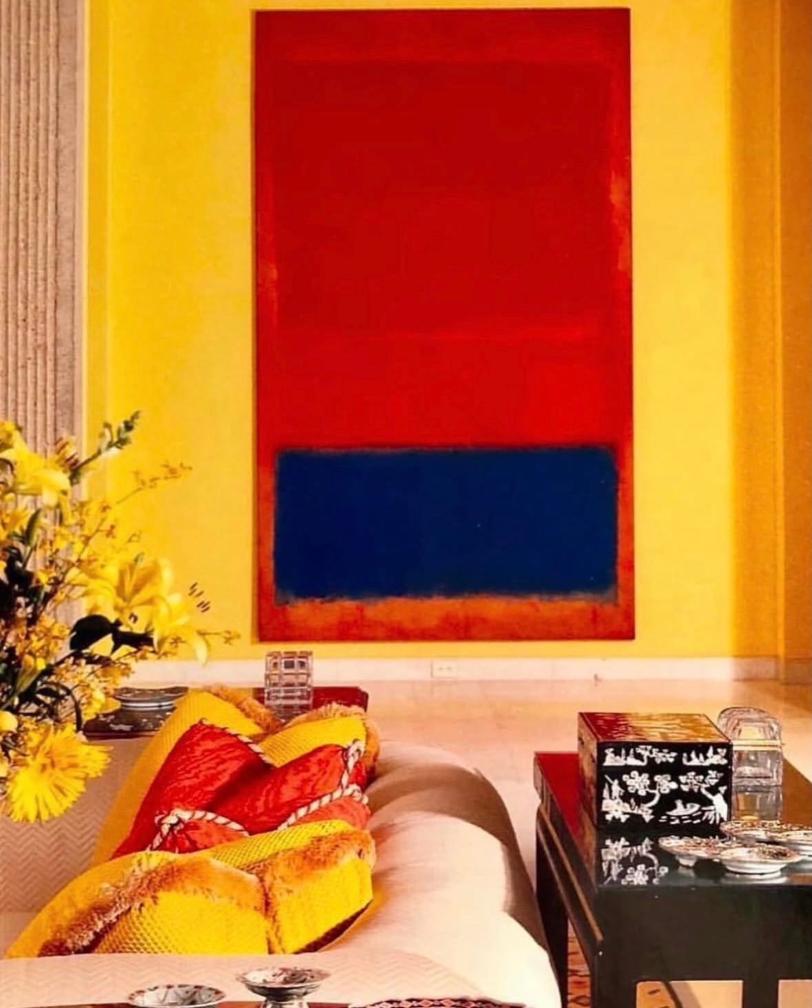 Living with Rothko. Colour becomes atmosphere, and even the most opulent room learns the art of silence.

Via @charlesgmagne

#MarkRothko #LivingWithArt #ArtAndInteriors #ColorField #TheArtOfLiving