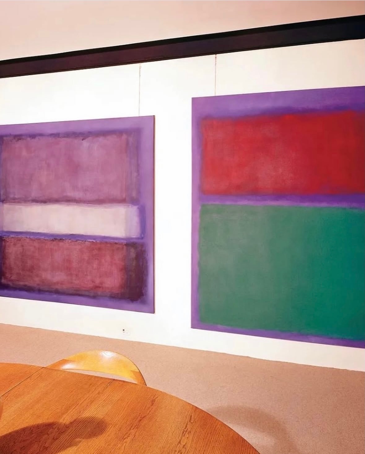 Living with Rothko. Colour becomes atmosphere, and even the most opulent room learns the art of silence.

Via @charlesgmagne

#MarkRothko #LivingWithArt #ArtAndInteriors #ColorField #TheArtOfLiving