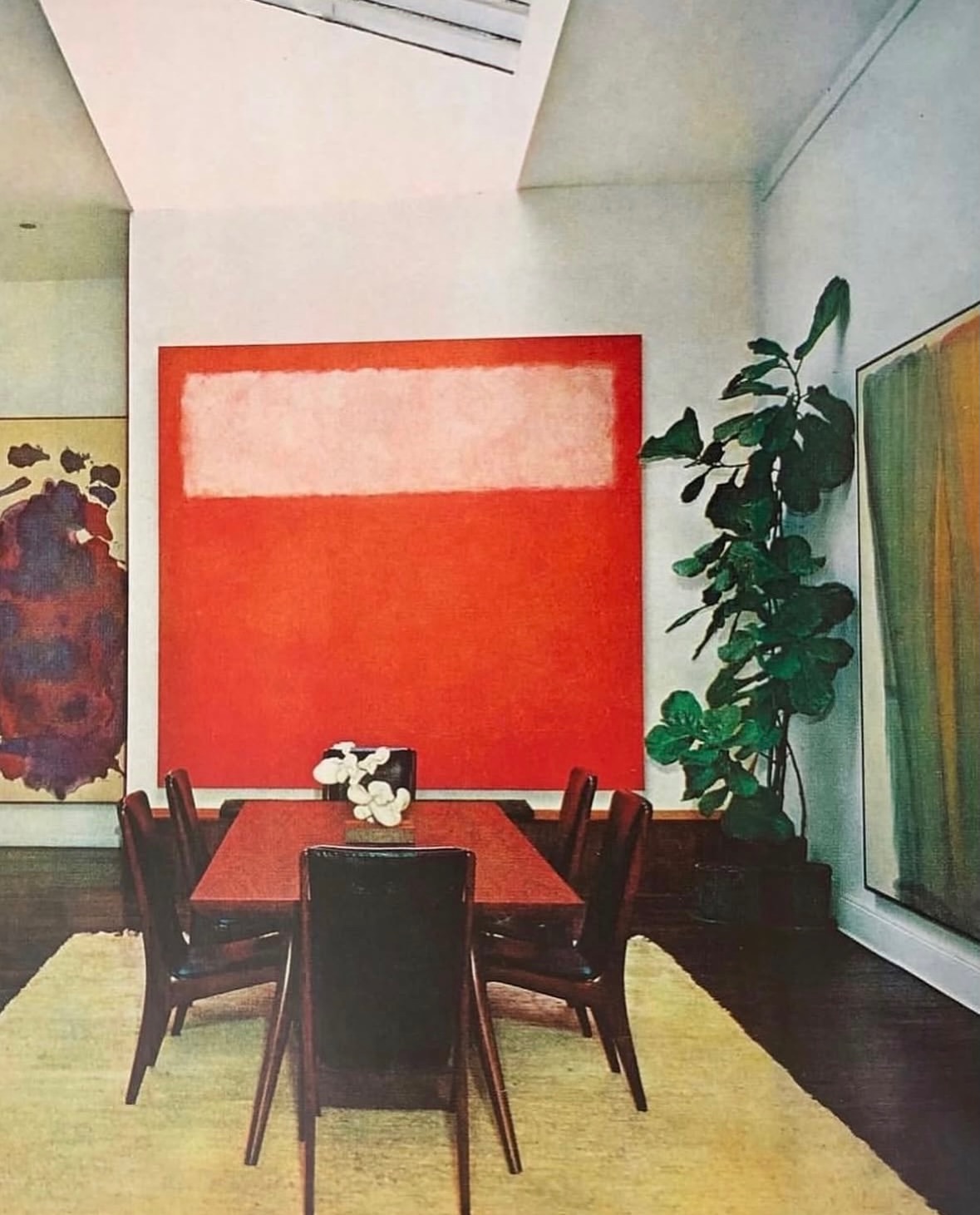 Living with Rothko. Colour becomes atmosphere, and even the most opulent room learns the art of silence.

Via @charlesgmagne

#MarkRothko #LivingWithArt #ArtAndInteriors #ColorField #TheArtOfLiving
