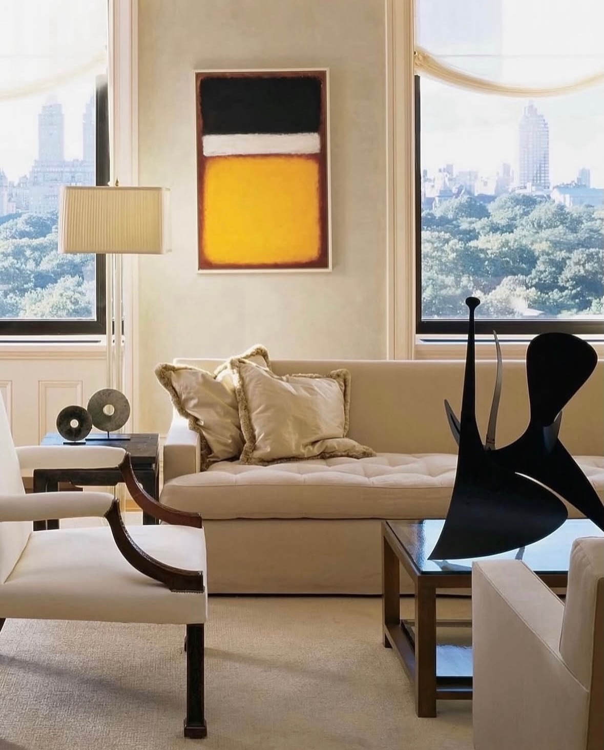 Living with Rothko. Colour becomes atmosphere, and even the most opulent room learns the art of silence.

Via @charlesgmagne

#MarkRothko #LivingWithArt #ArtAndInteriors #ColorField #TheArtOfLiving