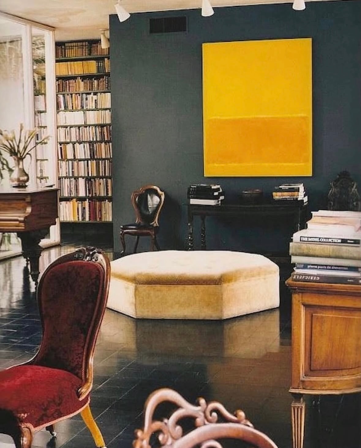 Living with Rothko. Colour becomes atmosphere, and even the most opulent room learns the art of silence.

Via @charlesgmagne

#MarkRothko #LivingWithArt #ArtAndInteriors #ColorField #TheArtOfLiving