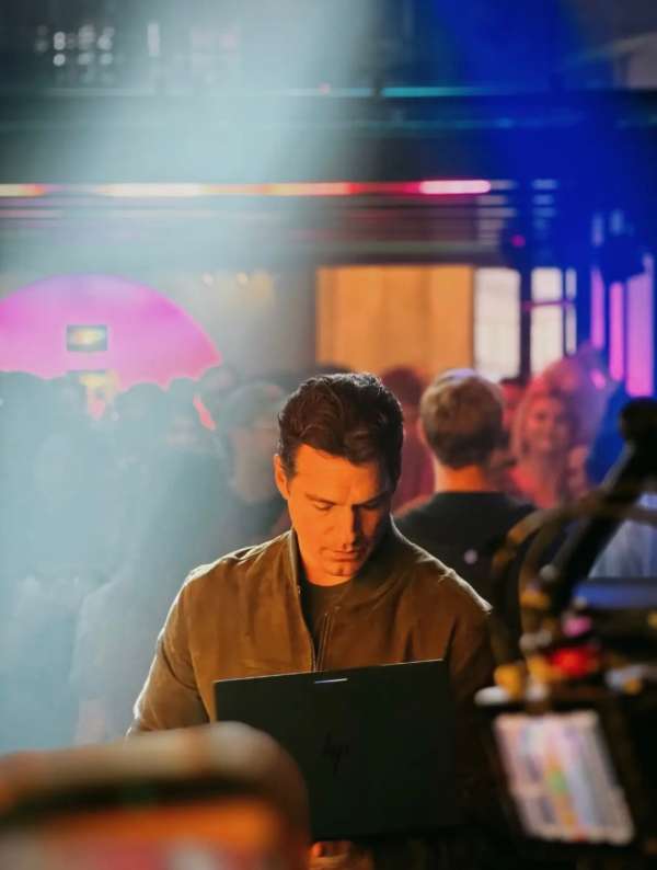 Screen presence, in person. henrycavill joi...