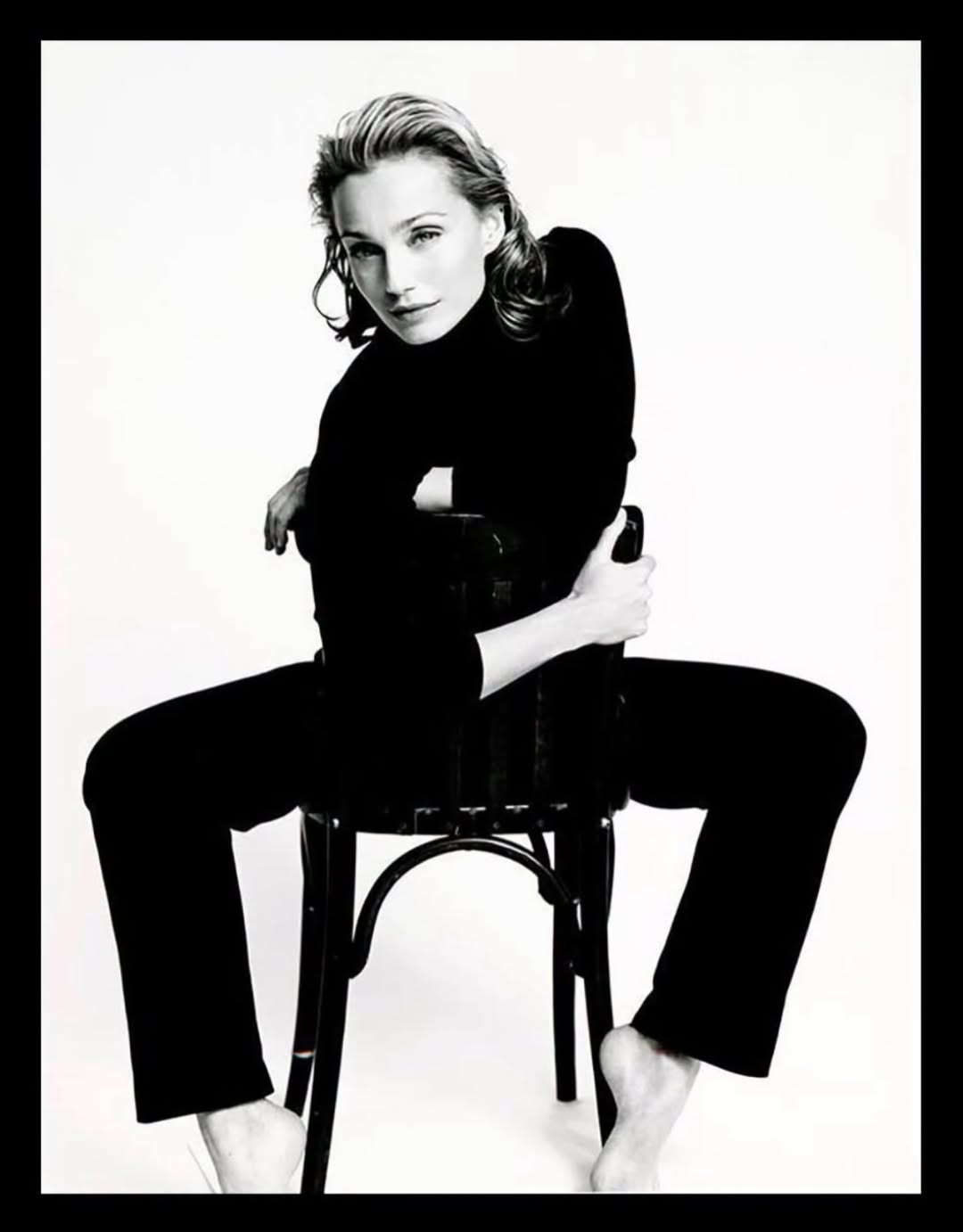 A borrowed chair, an unmistakable presence. @krist...