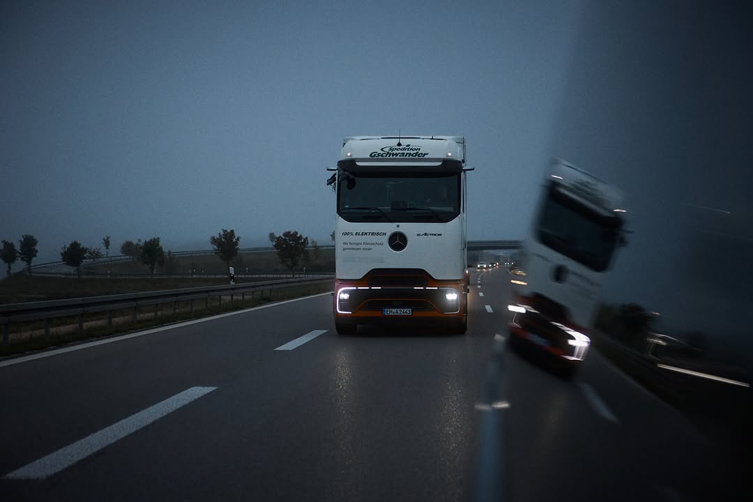 Janine Graubaum X Mercedes-Benz Trucks