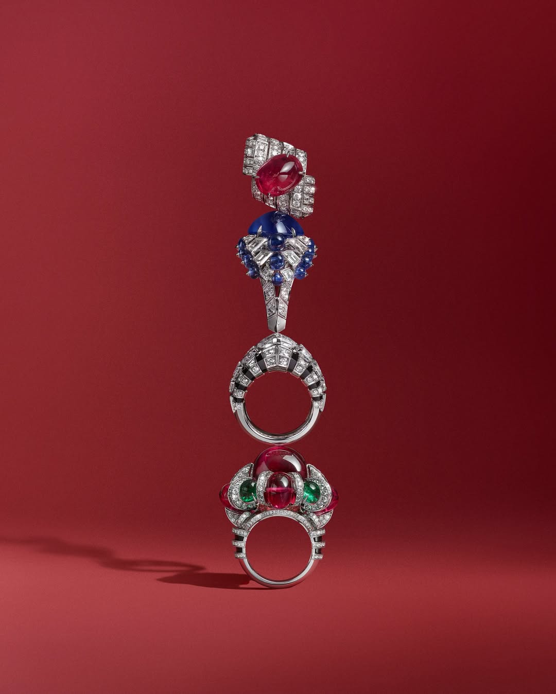@cartier

Agence : @mazarine
Photographe : @irisvelghe 
Post-production : @janvier_lab

#CartierHighJewelry#cartierenequilibre#cartier
