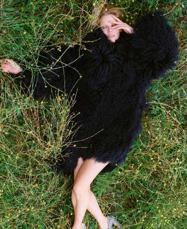 M LE MONDE ISSUE featuring LARA STONE @lara...