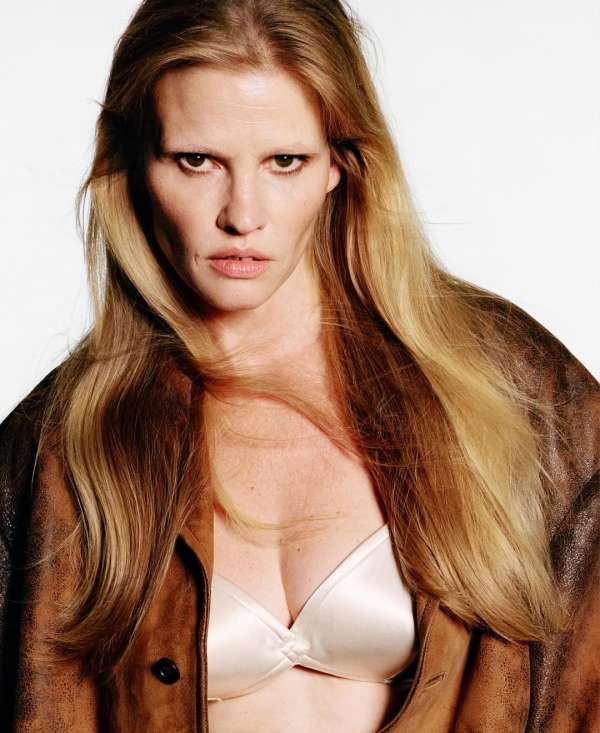 M LE MONDE ISSUE featuring LARA STONE @lara...