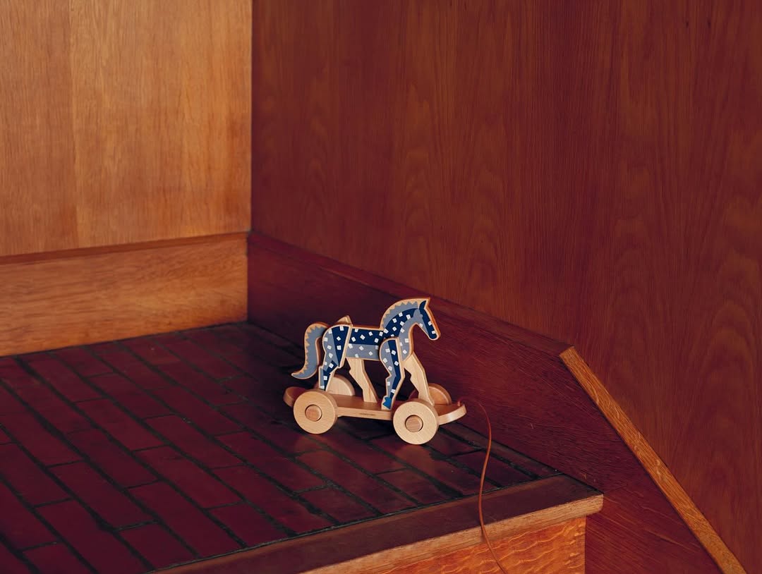 LE MONDE D’HERMÈS 87 @Hermes
•
Art Director #EricJouzeau 
Assistant Art Director @jessicamagnan 
Photographer @shafrannigel @dobedorepresents
Set Design @justineponthieux @lambertlambert_
Production @jnproductionglobal
•
Merci @geneve_doherty @charlottedh @kianamperau @clementinedelorme
•
#Hermès #LeMondedHermes #MDH #JNProduction #jnproductionparis
