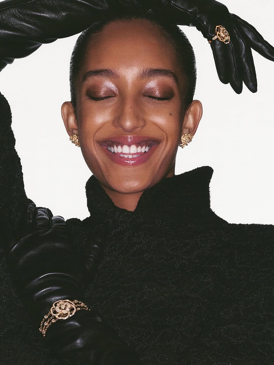 CHANEL END OF YEAR 2025 @chanelofficial
•
Photographer @timelkaim #artistconsultation @ms_cha_cha 
Stylist @katieburnett__ @artandcommerce
Makeup Artist @christinecorbel @maworldgroup
Hair Stylist @benjaminmullerhair @maworldgroup
Manicurist @forget.laura @artlistparisnewyork 
Talent @mona_tougaard @elitemodelworld @rebeccalongendyke @women_paris
Set Designer @jabezbartlett @streetersagency
Production @jnproductionglobal
•
Merci #MarianneEtchebarne @vincentfichard @mrpabone @sofyntj @victorsoulezlariviere @lysaelia #CharlotteCottard #ClaraJouvenot #MarineBergeHohweiler #JulieRambaud @leah.yrd @elise.rajot #ThomasDherte
•
#CHANELHoliday #CHANELFineJewelry #jnproduction #jnproductionparis