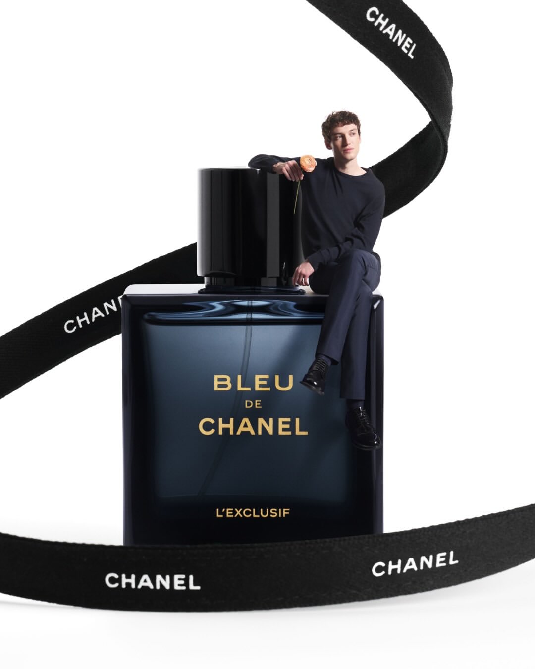 CHANEL VALENTINE’S DAY @chanelofficial @chanelbeauty
•
Director & Photographer @valentinherfray @maworldgroup
Stylist @casadevallbelen @diemeagency
Makeup Artist @_celinemartin_ @artandcommerce
Hair Stylist @josephpujalte @bryantartists
Manicurist @beatrice_eni @saint_germain_agency
Talents @panhaowen1 @elite_paris @jakobzimny @selectmodelglobal
Set Designer @olivia_aine_ @maworldgroup
Production @jnproductionglobal
•
Merci @tdesaintmaur @valeriemullon @iris_farg @julietcollin @simonamedro #SandraCastano #MariekeLiewehr @chalarosesaintpaulpro @flo_pttjn #SeverineRenault @aliceboukouch #NicolasMoreira #DominiqueJean