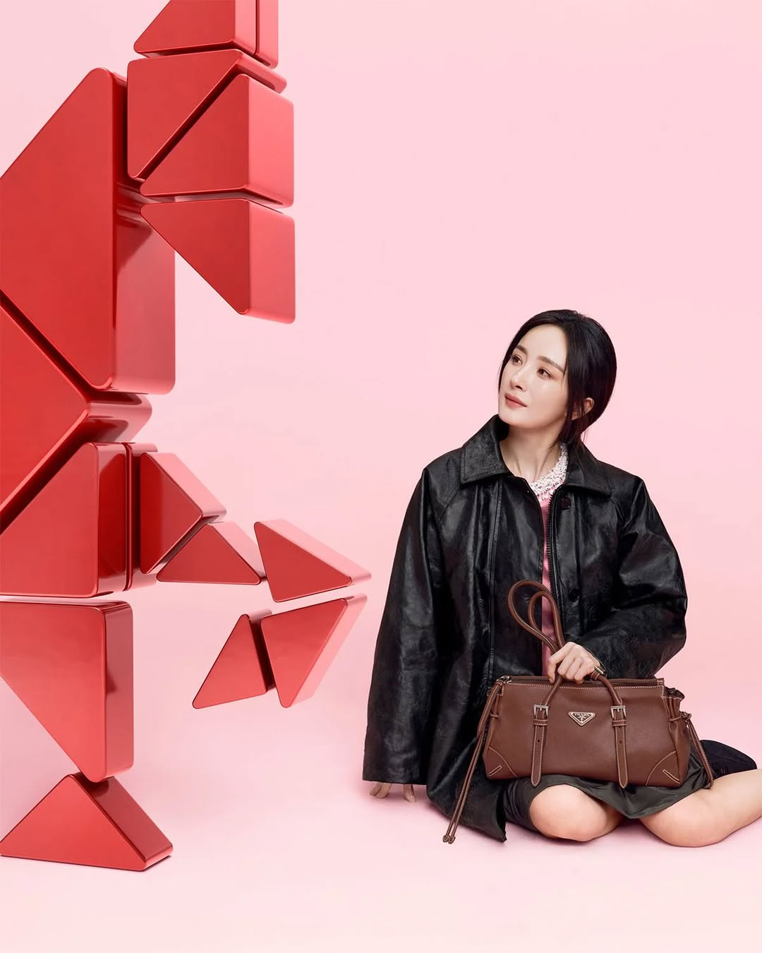 GŌNG XǏ FĀ CÁI 恭喜发财
•
PRADA CNY26 CAMPAIGN STARRING YANG MI & MA LONG @prada @yangmimimi912
•
Creative Direction @ferdinandoverderi
Campaign Photographer @zhonglin_ @artandcommerce 
Still Photographer @xuuubooo 
Director @_brthr_
Stylist @mynameisilence
Set Designer @donghongxun
Production @jnproductionglobal
Local Production @terryjinproduction
Talent #MaLong @yangmimimi912
•
Wishing everyone a joyful and prosperous Year of the Fire Horse!
•
Thank you @prada Wish Teoh Chen Chen Uberto Visconti Flora Marazzi Jeanine Zhan Cindy Chen Evans Zhu