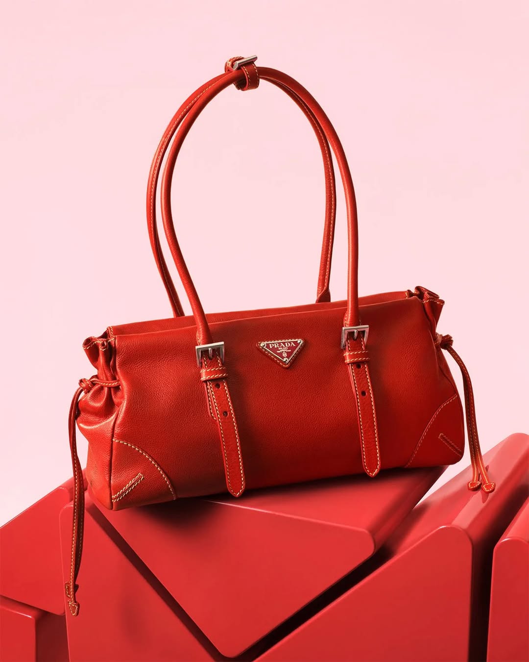 GŌNG XǏ FĀ CÁI 恭喜发财
•
PRADA CNY26 CAMPAIGN STARRING YANG MI & MA LONG @prada @yangmimimi912
•
Creative Direction @ferdinandoverderi
Campaign Photographer @zhonglin_ @artandcommerce 
Still Photographer @xuuubooo 
Director @_brthr_
Stylist @mynameisilence
Set Designer @donghongxun
Production @jnproductionglobal
Local Production @terryjinproduction
Talent #MaLong @yangmimimi912
•
Wishing everyone a joyful and prosperous Year of the Fire Horse!
•
Thank you @prada Wish Teoh Chen Chen Uberto Visconti Flora Marazzi Jeanine Zhan Cindy Chen Evans Zhu