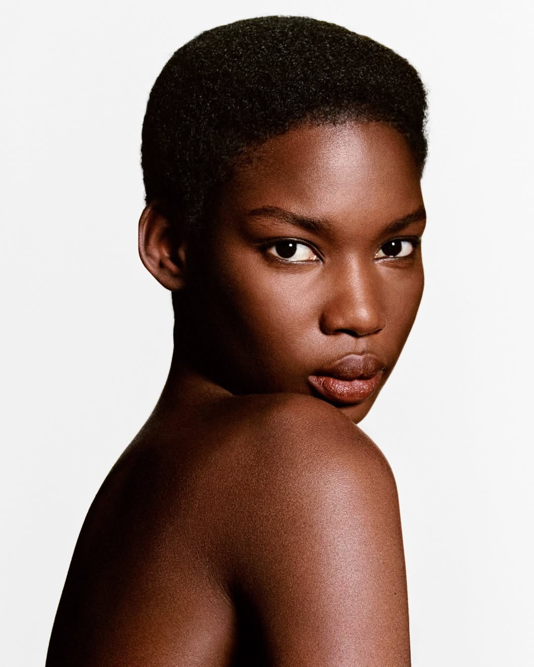 HERMÈS PLEIN AIR LUMINOUS MATTE SKINCARE FOUNDATION @hermes
•
Art Director @studioveronicaditting @chipandaeli
Photographer @timelkaim #artistconsultation
Hair Stylist @stephanelancien @callisteagency
Manicurist @anatolerainey @premierhairandmakeup
Casting Director @ben_grimes_casting
Talent @tilderoswall @imgmodels @sophia_makibdji @women_paris @yoonmi.sun @selectmodelglobal
Production @jnproductionglobal
•
Merci @gregoris @clairedougnac #ClaireCorneloup #MargauxChetrit @benhamoucharlotte