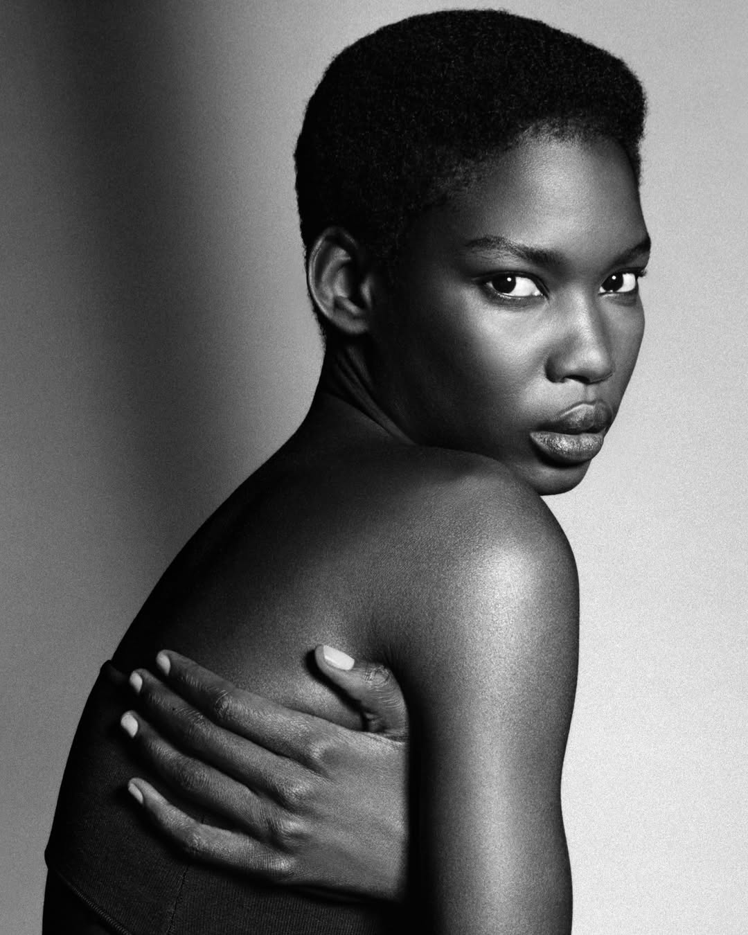 HERMÈS PLEIN AIR LUMINOUS MATTE SKINCARE FOUNDATION @hermes
•
Art Director @studioveronicaditting @chipandaeli
Photographer @timelkaim #artistconsultation
Hair Stylist @stephanelancien @callisteagency
Manicurist @anatolerainey @premierhairandmakeup
Casting Director @ben_grimes_casting
Talent @tilderoswall @imgmodels @sophia_makibdji @women_paris @yoonmi.sun @selectmodelglobal
Production @jnproductionglobal
•
Merci @gregoris @clairedougnac #ClaireCorneloup #MargauxChetrit @benhamoucharlotte