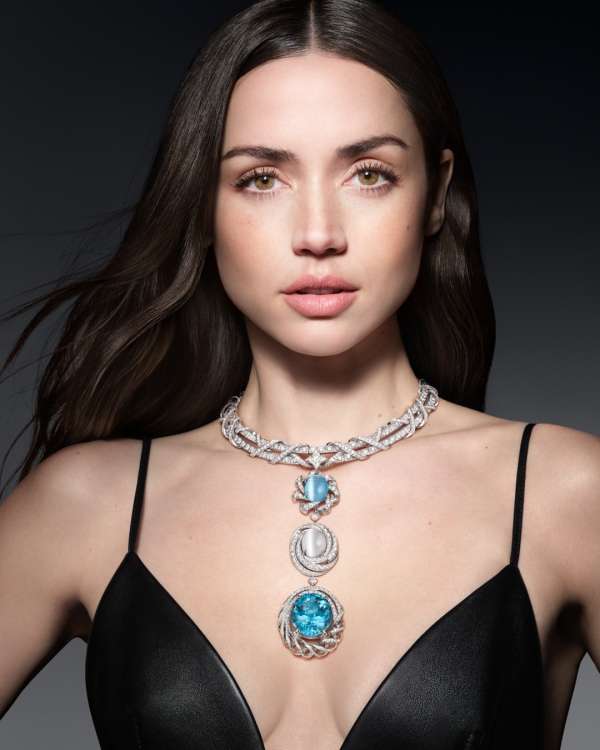 LOUIS VUITTON MYTHICA CAMPAIGN STARRING ANA...