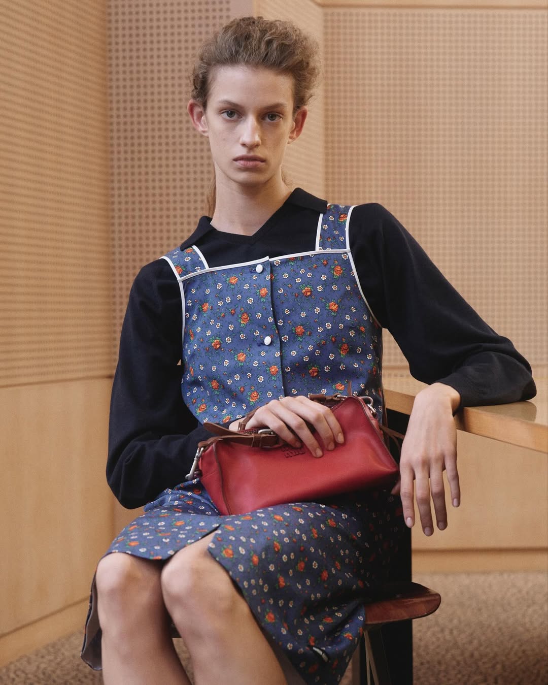 FEMALE GAZE INT 03/06/26