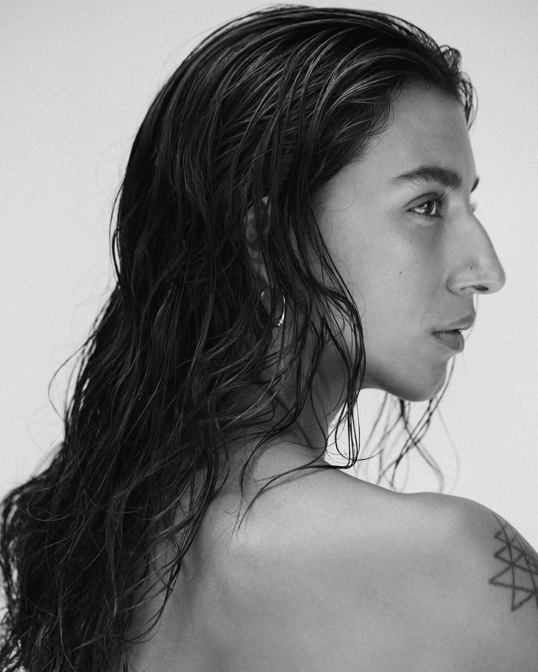 FEMALE GAZE US 03/06/26