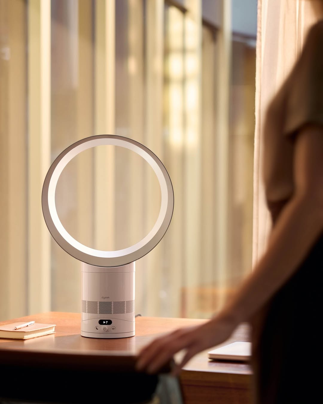 Kensington Leverne X Dyson Aug. 25