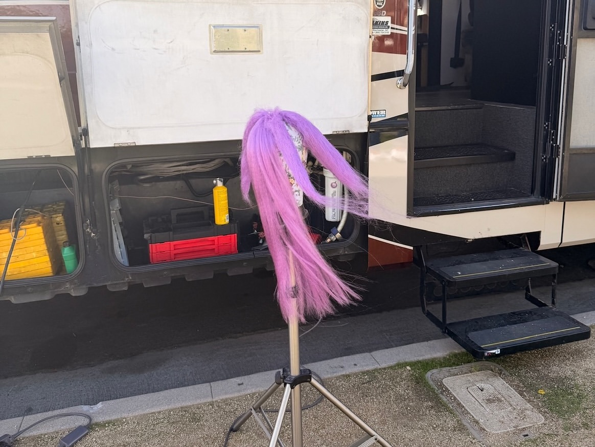 So fun to see a project go from concept to reality - especially when it involves working within camera and using practical means over AI tricks. 

A lot of hairspray, @crazypretty’s ingenuity and some good old fashioned movie magic brought these fun @justinbettman images to life - we had a blast producing this one.