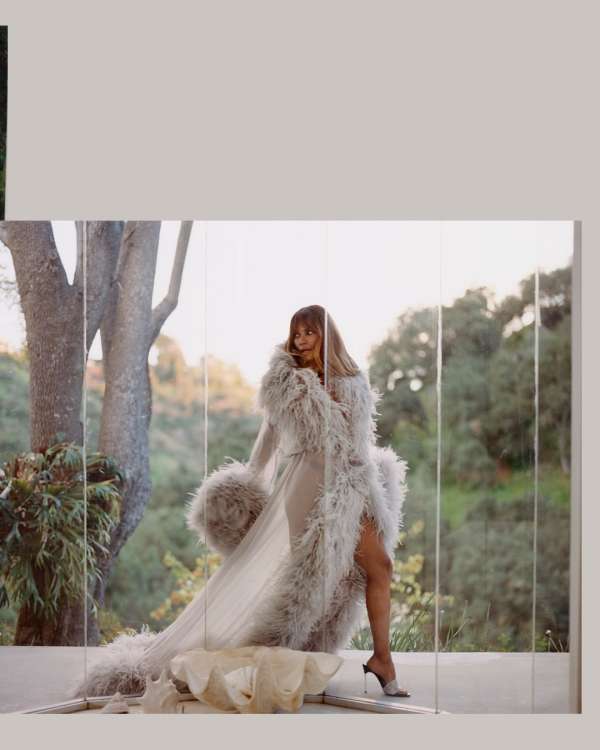 @halleberry is giving classic Hollywood in ...