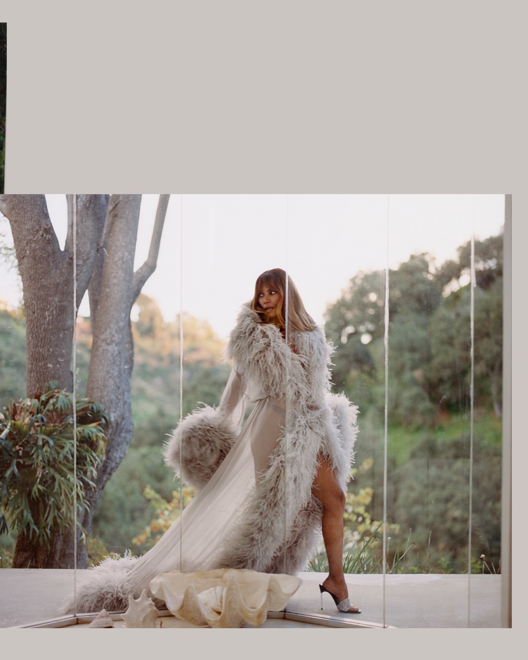 @halleberry is giving classic Hollywood in this be...