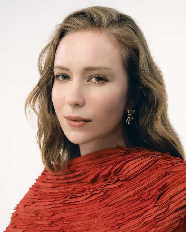 The hilarious @hannaheinbinder photographed...