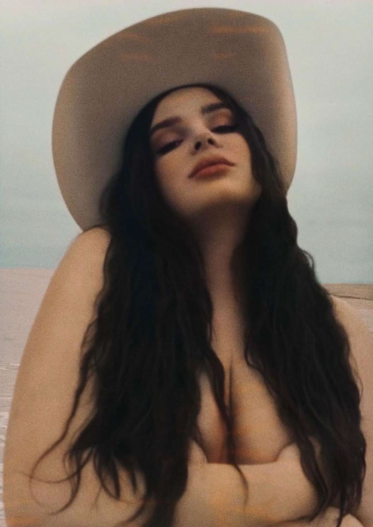 Vogue Spain |  Mar. 22