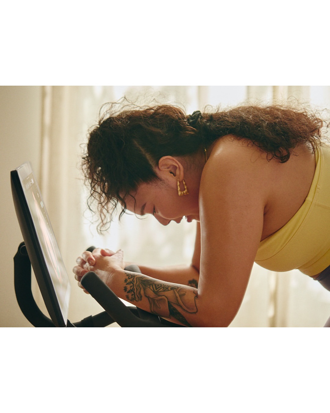 Jameela Elfaki (@jameelaelfaki) photographs for @onepeloton’s latest campaign.

Hair & makeup by @autumn_suna.
⠀⠀⠀⠀⠀⠀⠀⠀⠀
#JameelaElfaki #Photographer #AutumnSuna #Peloton