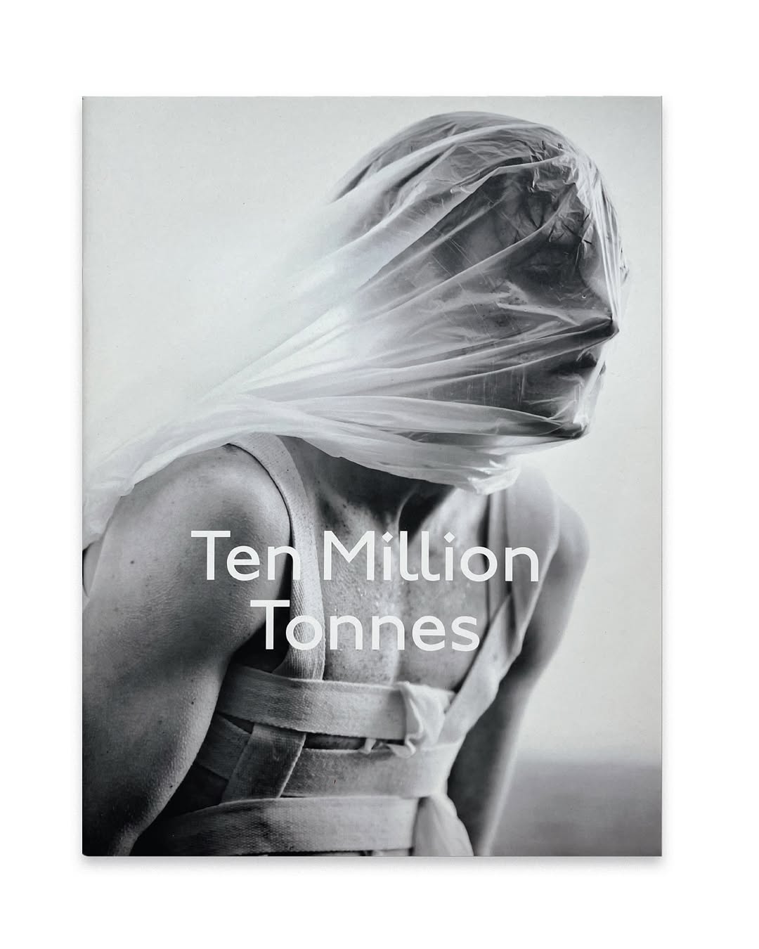 Ten Million Tonnes is a striking visual and choreographic work confronting the devastating impact of plastic pollution on our oceans through the lens of photographer Jem Mitchell (@jem_mitchell_studio).
⠀⠀⠀⠀⠀⠀⠀⠀⠀
Directed by choreographer Charlotte Edmonds (@charlotteedmonds____), the project brings together dance, film, and still imagery to reflect on a crisis that threatens entire marine ecosystems. Performed by Christopher Thomas and set to an original score by composer Katya Richardson, the piece embodies both the fragility and resilience of life at sea.
⠀⠀⠀⠀⠀⠀⠀⠀⠀
The book, designed by Matables and printed by Leycol DG3, preserves this collaboration in a tactile form, inviting readers into an immersive meditation on the cost of human progress and the urgent need for change.
⠀⠀⠀⠀⠀⠀⠀⠀⠀
#jemmitchell #photographer #tenmilliontonnes #book