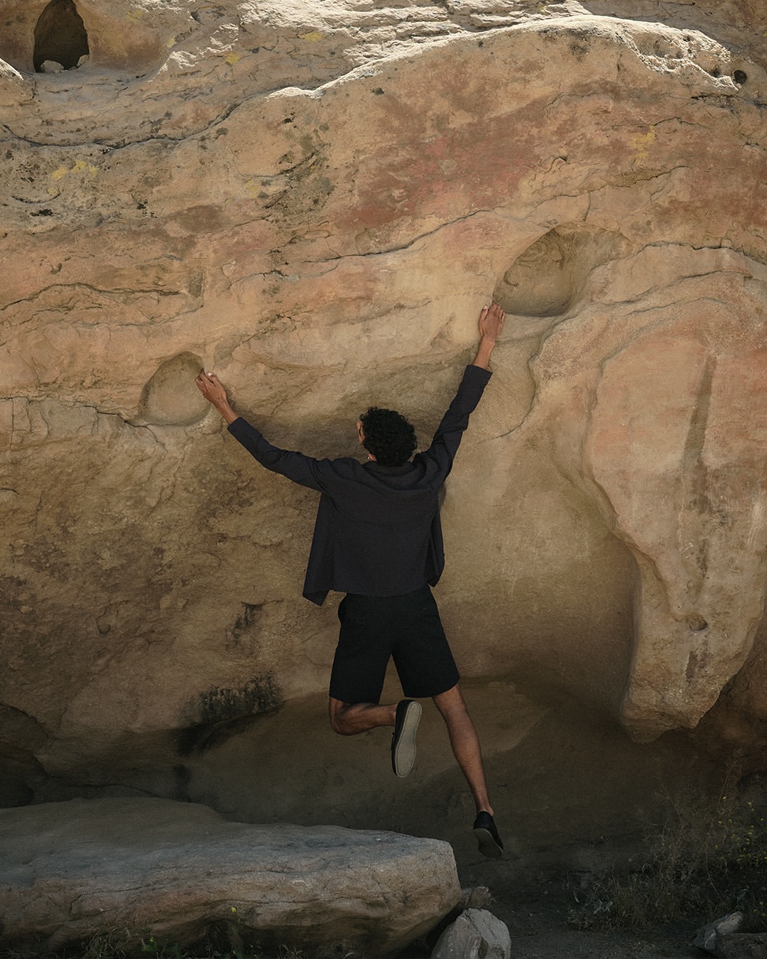 Rich Stapleton (@rvstapleton) photographs Callum for @vince in Vasquez Rocks, California.
⠀⠀⠀⠀⠀⠀⠀⠀⠀
Art Direction Josh Giardina
Styling @aaronplevine
Model @callum.ks
Digi @timothyrmahoney
1st assist @jamesmessina_
2nd assist @austincalvello
⠀⠀⠀⠀⠀⠀⠀⠀⠀
#RichStapleton #Photographer #Vince