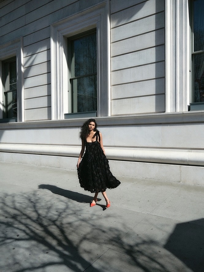 Shandi Alexander (@shandilatee) styles Maya @maya.nazarae 🖤 
⠀⠀⠀⠀⠀⠀⠀⠀⠀
Photographer @_merylvalerie
Makeup @ppmakeup1
⠀⠀⠀⠀⠀⠀⠀⠀⠀
#ShandiAlexander #WardrobeStylist