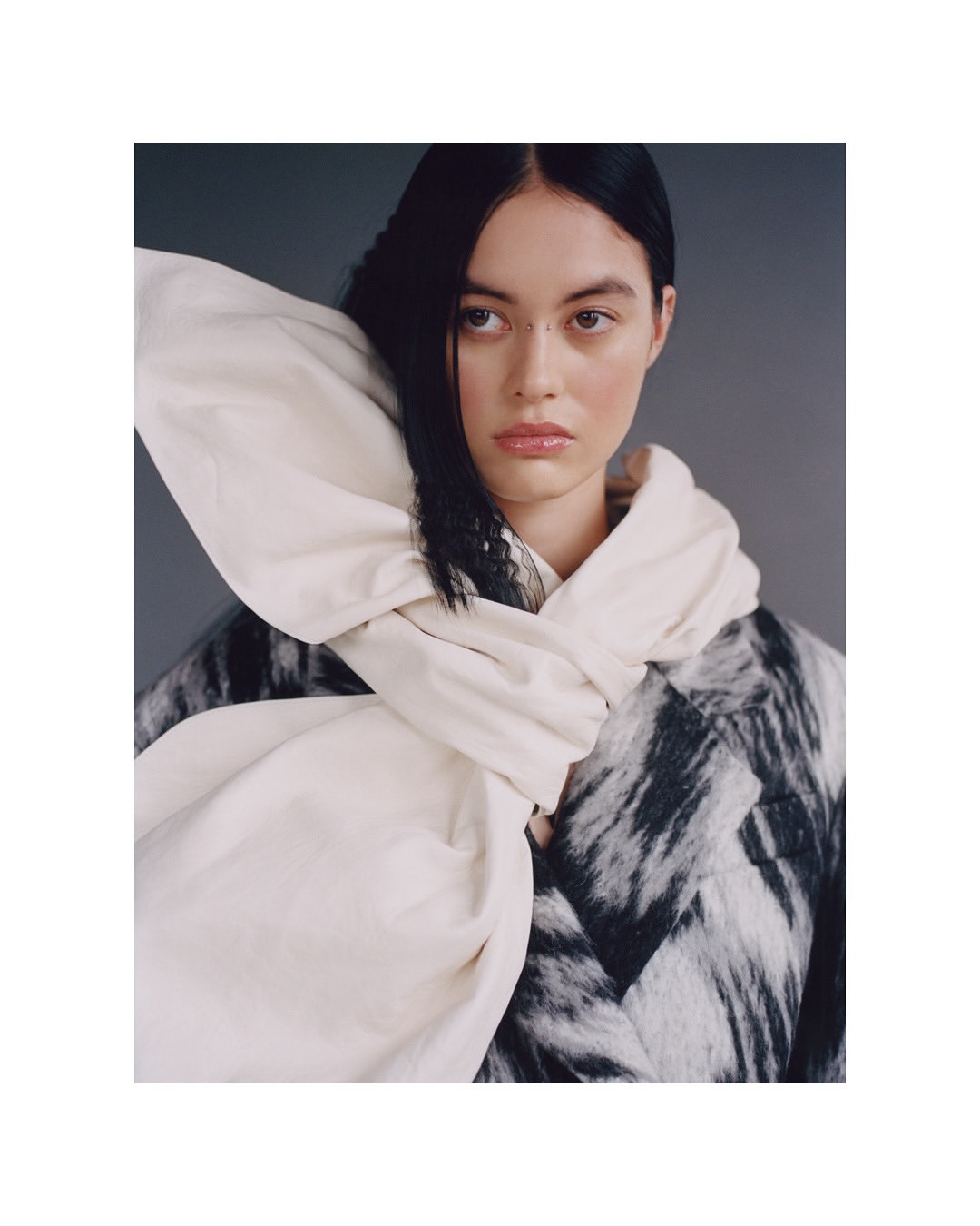 Francesca Allen (@francesca_allen_) photographs Mimi for @heroine_mag
⠀⠀⠀⠀⠀⠀⠀⠀⠀
Fashion @peghah_maleknejad
Hair @annacofone
Make-up @athenapaginton
Casting director @troycasting
Fashion assistants @ari3lll3
@nicholasskeens
Hair assistant @candice.hair.mua
⠀⠀⠀⠀⠀⠀⠀⠀⠀
#FrancescaAllen #Photographer #HeroineMagazine #LairdandGoodCompany