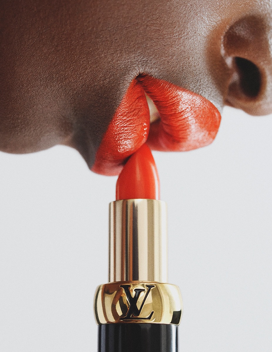 Benjamin Madgwick (@benjaminmadgwick) photographs Adhieu Arok (@adhieu.jurkuch) for the cover of @wonderland’s 20th anniversary issue wearing @louisvuitton beauty
⠀⠀⠀⠀⠀⠀⠀⠀⠀
Model @adhieu.jurkuch 
Words by @ericarana
Senior Editor @ellabardsley_
Editor @ericarana
Features Editor @tibbitsben
Art Director @mike.w.morton
Assistant Art Director @beth1owri
Junior Art Director @llltash
Fashion Director @abigailhazard
Production Director Lola Randall
Production Director @clemmiehyde
Hair by @sandrahahnel 
Make-up by @sophiasinot 
Nails by @jessica_ciesco
Props and Texture Stylist @olivia.clifford_
1st Photography Assistant @gracetasselli 
2nd Photography Assistant @aurelielagoutte
3rd Photography Assistant @jonathanleigh_photo
Makeup Assistant @fp_mua
⠀⠀⠀⠀⠀⠀⠀⠀⠀
#BenjaminMadgwick #Photographer #Wonderland #LouisVuitton #Beauty