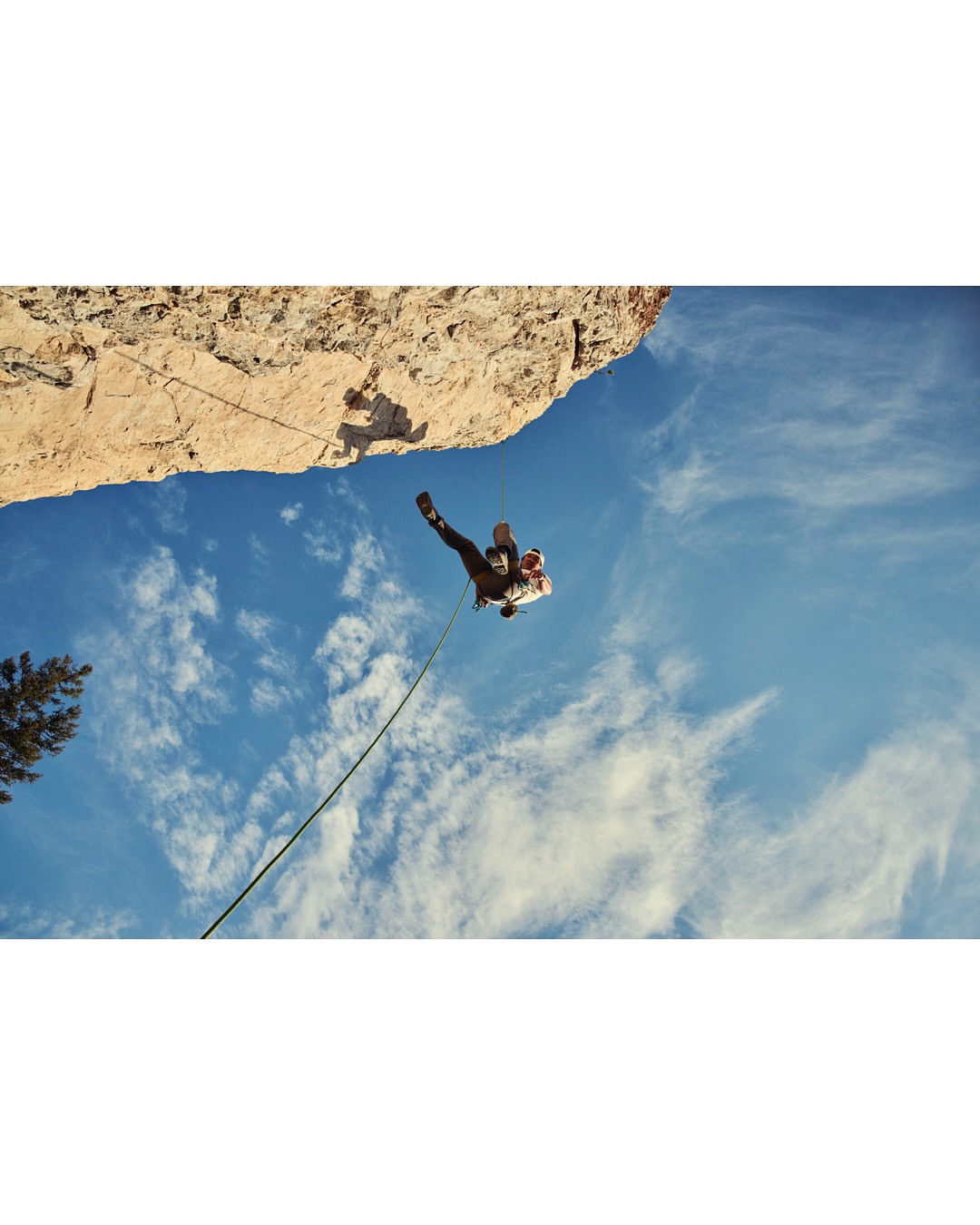 Jem Mitchell (@jem_mitchell_studio) photographs @jimmychin for the first issue of @harrodsman wearing @bremontwatches and @brunellocucinelli_brand. 
Featuring a behind the scenes image from the climb with @jem_mitchell_studio and @jimmychin.
⠀⠀⠀⠀⠀⠀⠀⠀⠀
Production (Utah) @erichroepke
Production (London) @zozzaroberts @wendyhinton14
Fashion Editor @christopheruiz_
Editor @katie_service_
Interview @lindsay_macpherson
⠀⠀⠀⠀⠀⠀⠀⠀⠀
#JemMitchell #Photographer #Harrods #JimmyChin