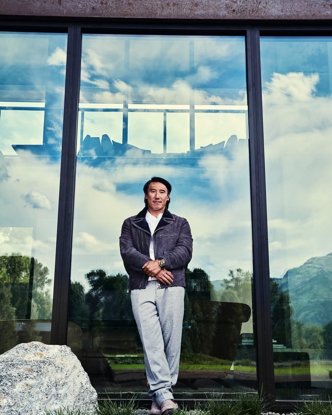 Jem Mitchell (@jem_mitchell_studio) photographs @jimmychin for the first issue of @harrodsman wearing @bremontwatches and @brunellocucinelli_brand. 
⠀⠀⠀⠀⠀⠀⠀⠀⠀
Production (Utah) @erichroepke
Production (London) @zozzaroberts @wendyhinton14
Fashion Editor @christopheruiz_
Editor @katie_service_
Interview @lindsay_macpherson
⠀⠀⠀⠀⠀⠀⠀⠀⠀
#JemMitchell #Photographer #Harrods #JimmyChin