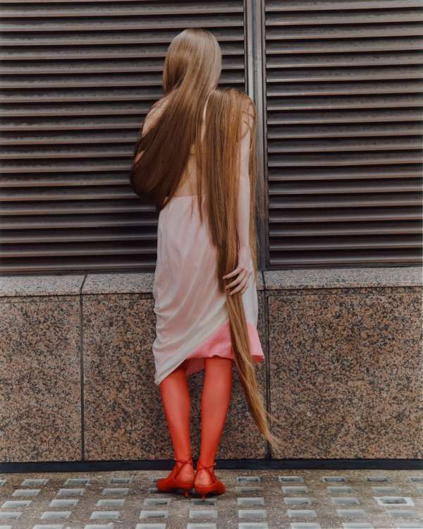 Lara Angelil (@laraangelil) photographs a v...