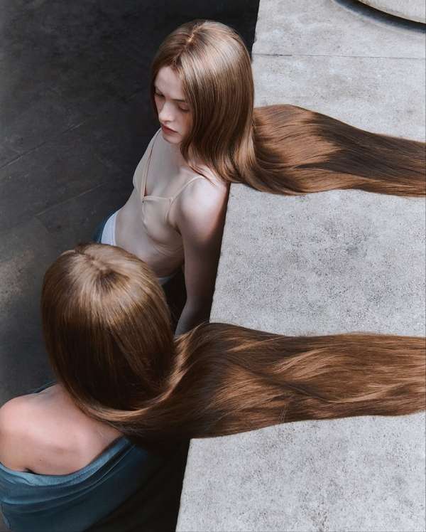 Lara Angelil (@laraangelil) photographs a v...