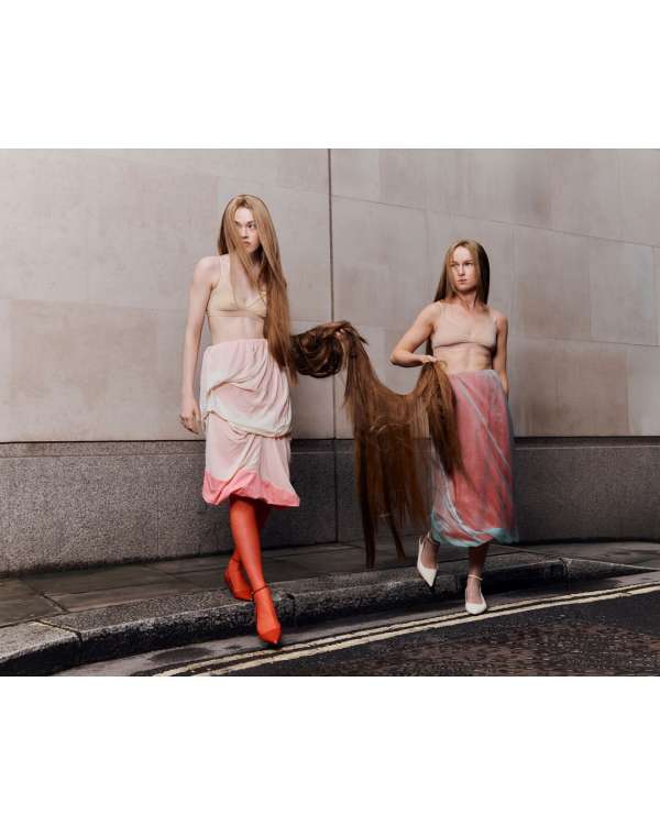 Lara Angelil (@laraangelil) photographs a v...