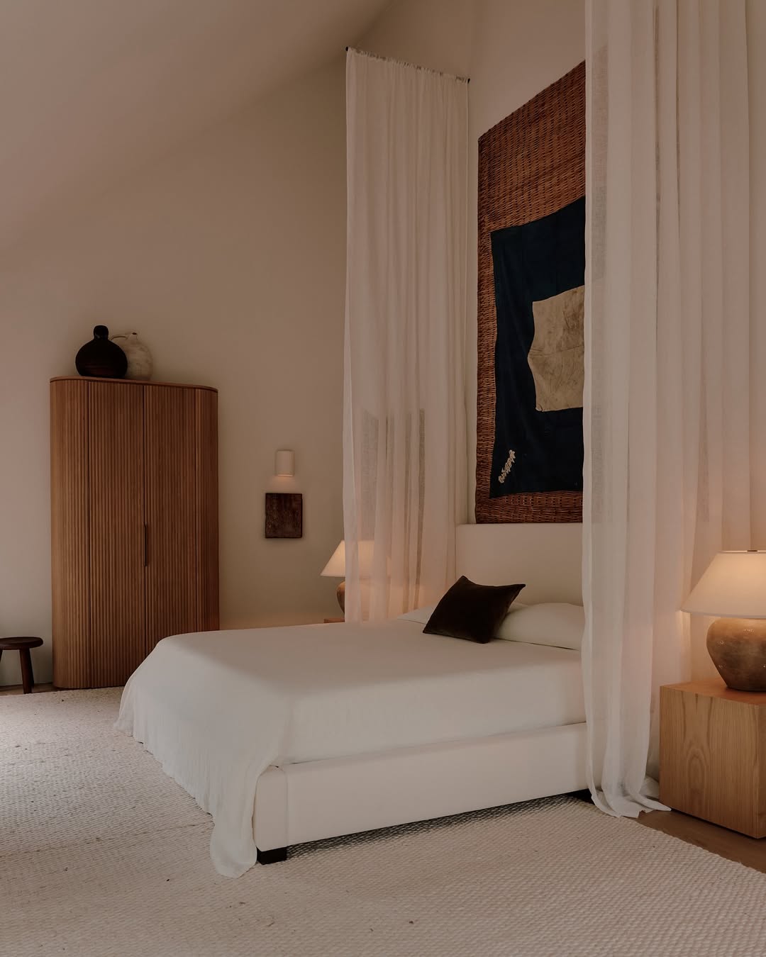 William Jess Laird (@william.jess.laird) photographs an East Hampton retreat by @helenacluniesross for @archdigest 
⠀⠀⠀⠀⠀⠀⠀⠀⠀
Styling @timbrwn
Writer @kerrypieri
⠀⠀⠀⠀⠀⠀⠀⠀⠀
#WilliamJessLaird #Photographer #ArchitecturalDigest