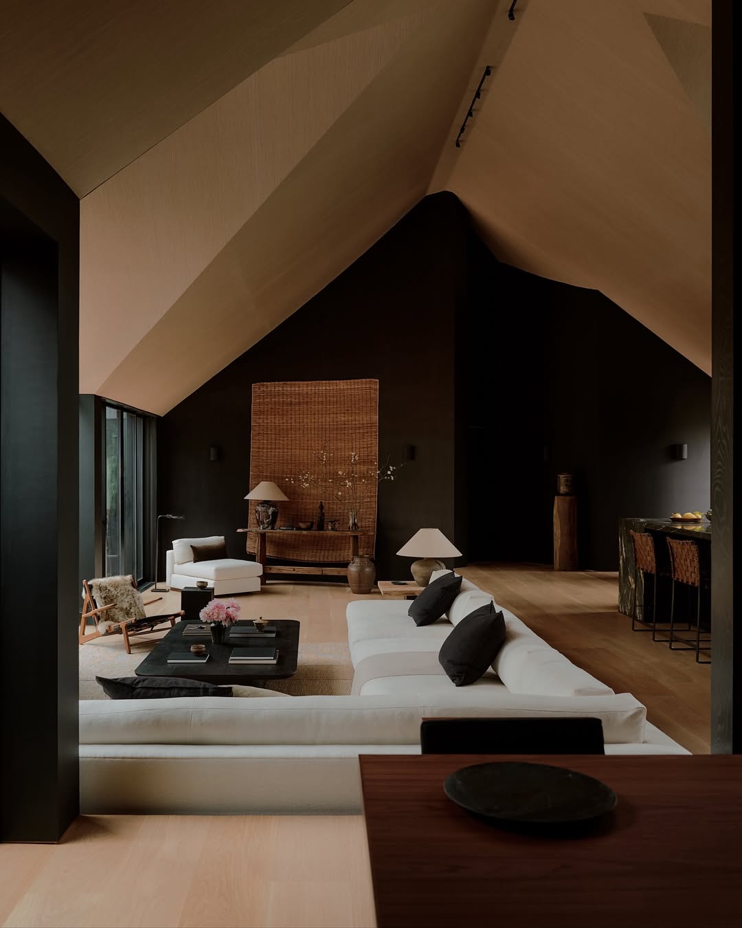 William Jess Laird (@william.jess.laird) photographs an East Hampton retreat by @helenacluniesross for @archdigest 
⠀⠀⠀⠀⠀⠀⠀⠀⠀
Styling @timbrwn
Writer @kerrypieri
⠀⠀⠀⠀⠀⠀⠀⠀⠀
#WilliamJessLaird #Photographer #ArchitecturalDigest