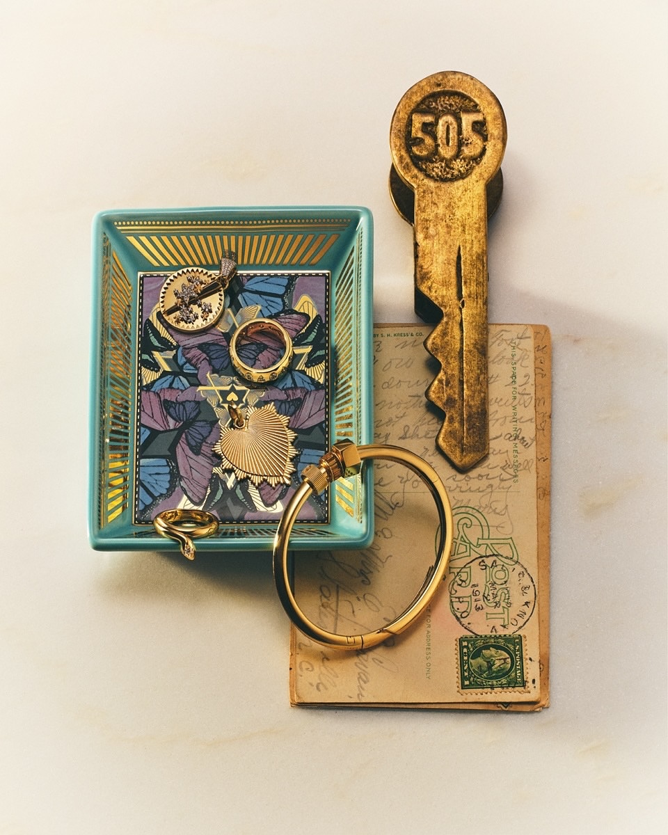 Heather Greene (@heather_a_greene) styles for @foundrae Vertu home collection 
⠀⠀⠀⠀⠀⠀⠀⠀⠀
Photographer @dichen_chen
Art Direction @noelle.loyello 

#HeatherGreene #PropStylist #Foundrae