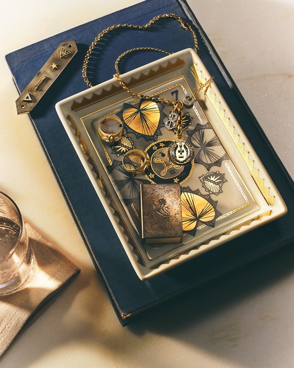 Heather Greene (@heather_a_greene) styles for @foundrae Vertu home collection 
⠀⠀⠀⠀⠀⠀⠀⠀⠀
Photographer @dichen_chen
Art Direction @noelle.loyello 
⠀⠀⠀⠀⠀⠀⠀⠀⠀
#HeatherGreene #PropStylist #Foundrae