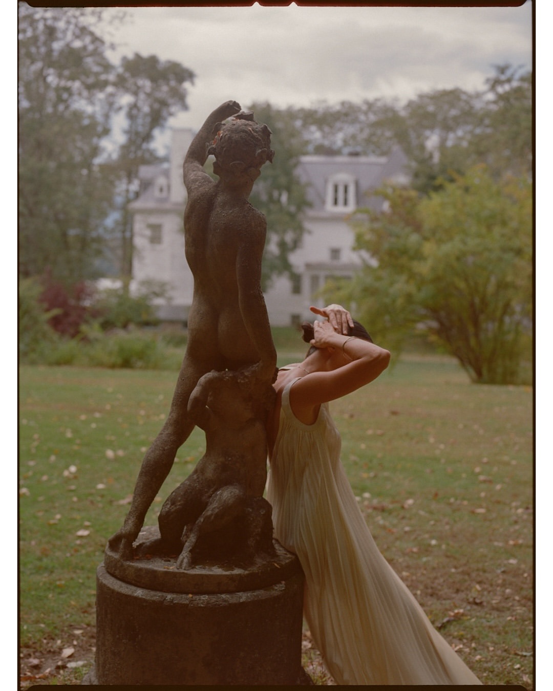 Celeste Sloman (@celestesloman) photographs the latest collection from @marymacgillstudio — Dream Weaving: a collection sparked by collaborations with friends, exploring basketry, and the deep scents & hues of fall spices. 
⠀⠀⠀⠀⠀⠀⠀⠀⠀
Featuring baskets by @underwater_weaving
Modeled by @brass__tacks 
⠀⠀⠀⠀⠀⠀⠀⠀⠀
#CelesteSloman #Photographer #MaryMacGill