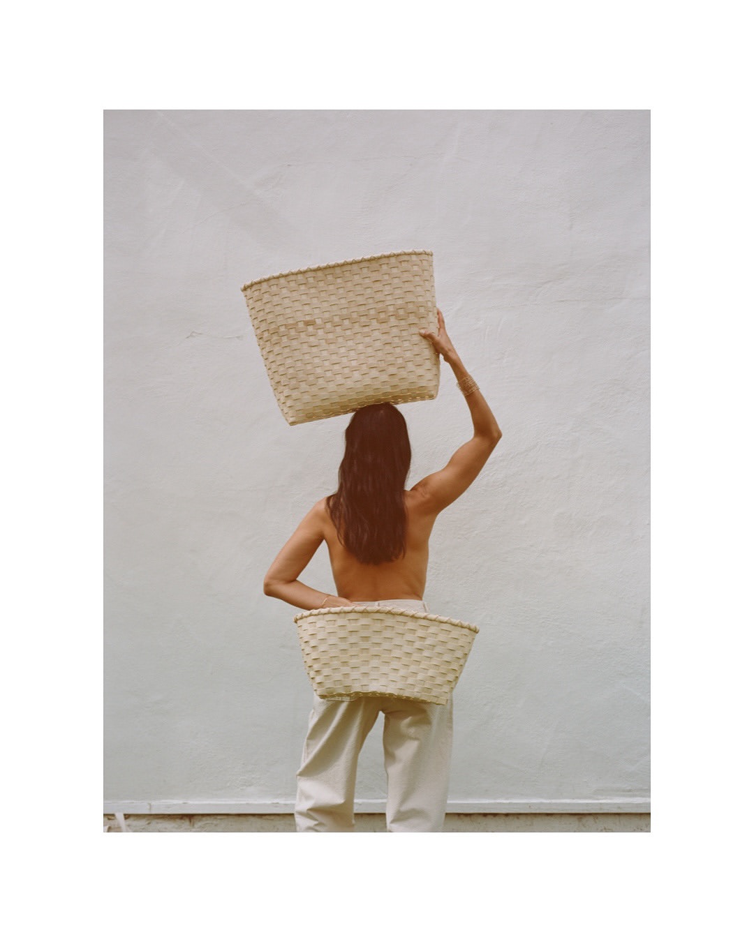 Celeste Sloman (@celestesloman) photographs the latest collection from @marymacgillstudio — Dream Weaving: a collection sparked by collaborations with friends, exploring basketry, and the deep scents & hues of fall spices. 
⠀⠀⠀⠀⠀⠀⠀⠀⠀
Featuring baskets by @underwater_weaving
Modeled by @brass__tacks 
⠀⠀⠀⠀⠀⠀⠀⠀⠀
#CelesteSloman #Photographer #MaryMacGill