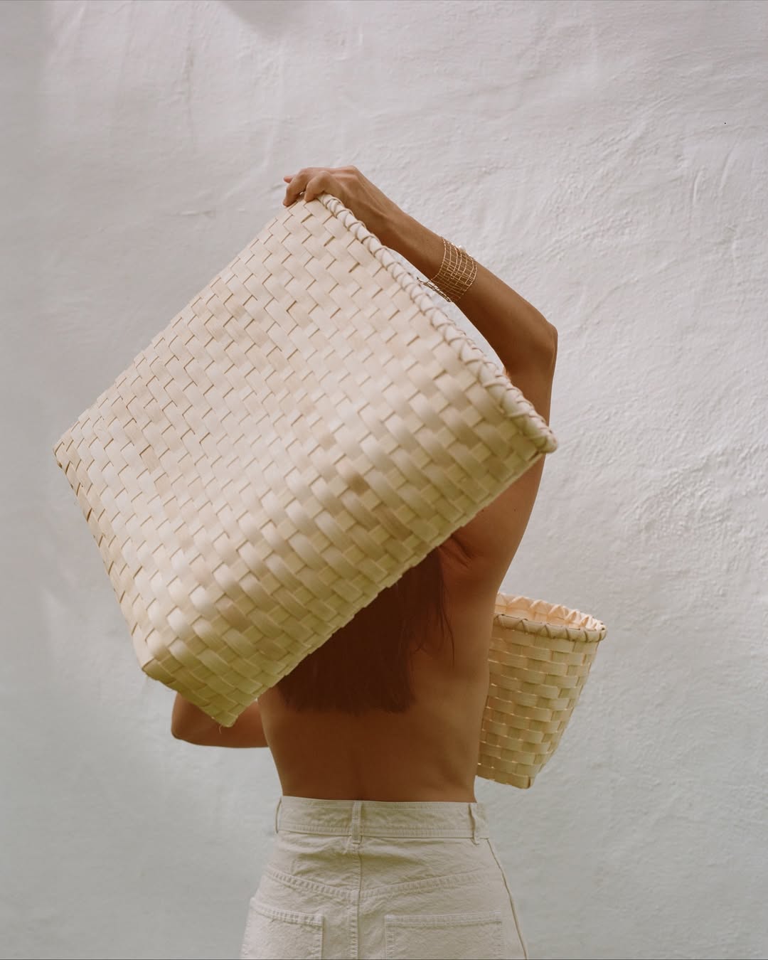 Celeste Sloman (@celestesloman) photographs the latest collection from @marymacgillstudio — Dream Weaving: a collection sparked by collaborations with friends, exploring basketry, and the deep scents & hues of fall spices. 
⠀⠀⠀⠀⠀⠀⠀⠀⠀
Featuring baskets by @underwater_weaving
Modeled by @brass__tacks 
⠀⠀⠀⠀⠀⠀⠀⠀⠀
#CelesteSloman #Photographer #MaryMacGill