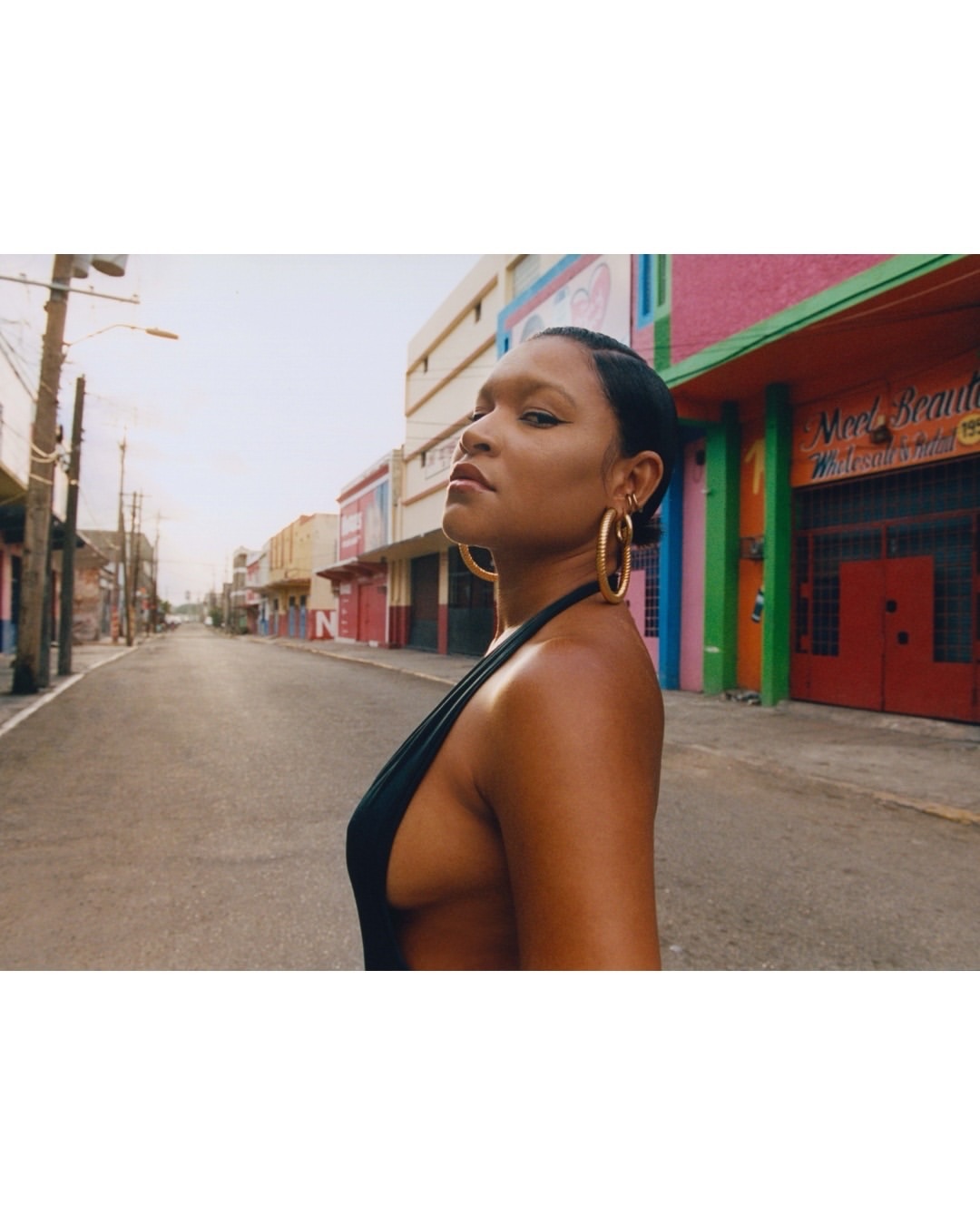 We’re thrilled to share that Photographer & DIrector Juanita Richards (@juanitarichards_) has launched her debut photo book She Drives, She Surfs. The project was born from a deep love for Caribbean women and the subcultures that are often overlooked or marginalised.
⠀⠀⠀⠀⠀⠀⠀⠀⠀
What began as an intense admiration for the women at the heart of these communities —from surfers to street racers — gradually evolved into a layered portrait of strength, sisterhood and self-expression.
⠀⠀⠀⠀⠀⠀⠀⠀⠀
A half-and-half book, She Drives, She Surfs is both intimate and expansive. It captures the energy, resilience and unapologetic spirit of her subjects.
⠀⠀⠀⠀⠀⠀⠀⠀⠀
Styled by @shandilatee
⠀⠀⠀⠀⠀⠀⠀⠀⠀
#JuanitaRichards #Photographer #SheDrivesSheSurfs