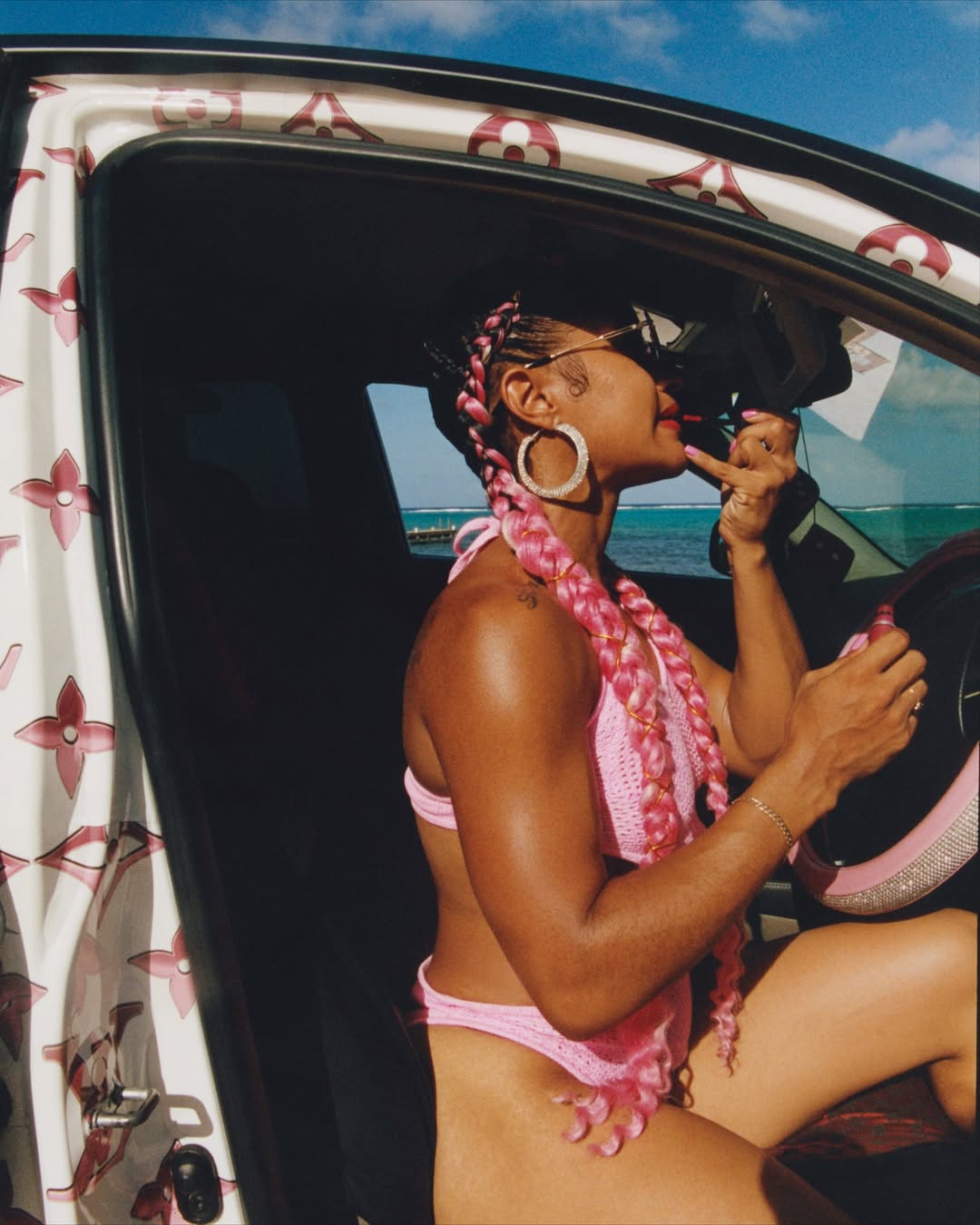 We’re thrilled to share that Photographer & DIrector Juanita Richards (@juanitarichards_) has launched her debut photo book She Drives, She Surfs. The project was born from a deep love for Caribbean women and the subcultures that are often overlooked or marginalised.
⠀⠀⠀⠀⠀⠀⠀⠀⠀
What began as an intense admiration for the women at the heart of these communities —from surfers to street racers — gradually evolved into a layered portrait of strength, sisterhood and self-expression.
⠀⠀⠀⠀⠀⠀⠀⠀⠀
A half-and-half book, She Drives, She Surfs is both intimate and expansive. It captures the energy, resilience and unapologetic spirit of her subjects.
⠀⠀⠀⠀⠀⠀⠀⠀⠀
Styled by @shandilatee
⠀⠀⠀⠀⠀⠀⠀⠀⠀
#JuanitaRichards #Photographer #SheDrivesSheSurfs