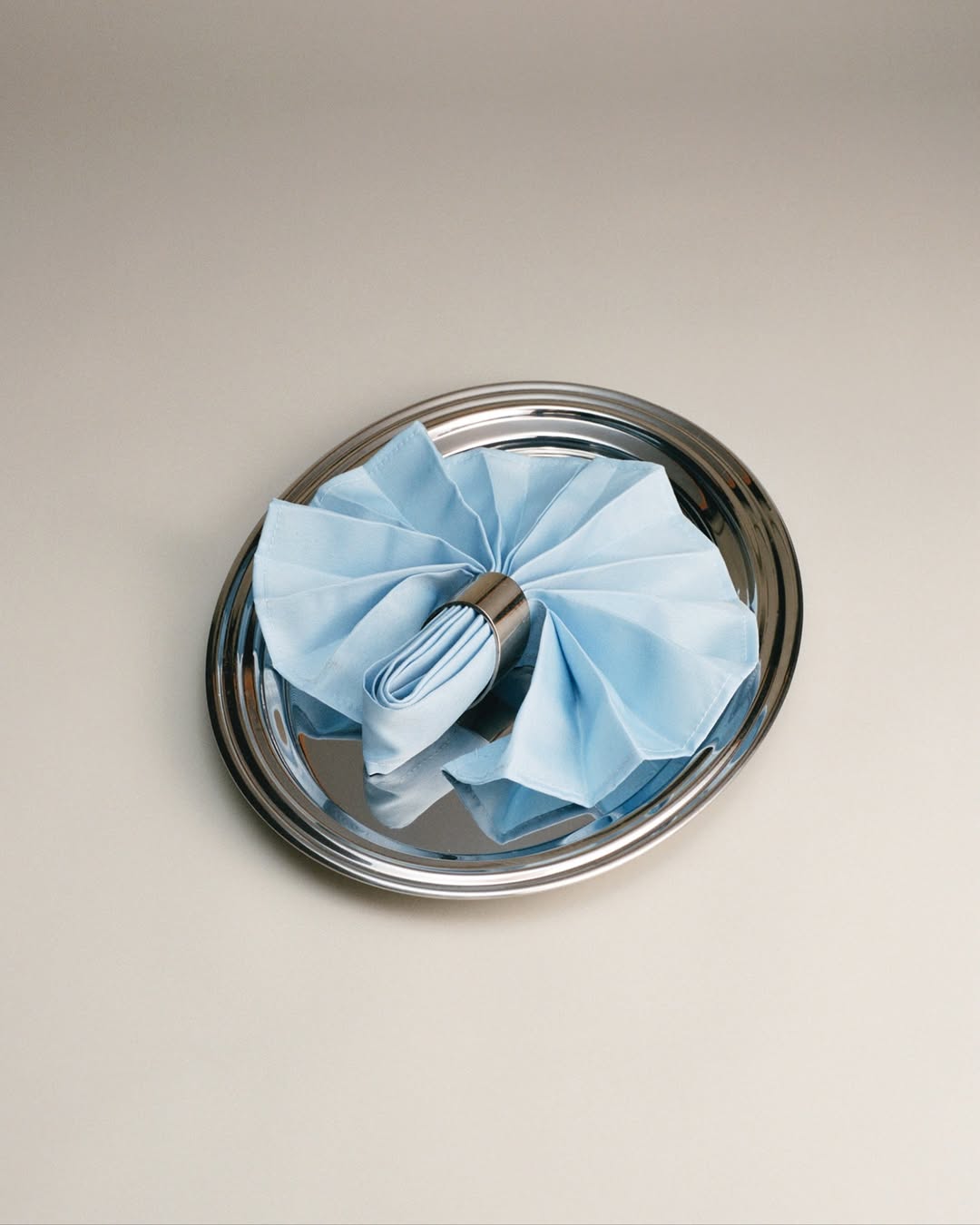 Lucia Bell-Epstein (@luuuuush) photographs the @resy rewind campaign featuring dishes to represent the 20s - 90s.
⠀⠀⠀⠀⠀⠀⠀⠀⠀
Art Direction @annapolons @polonskyandfriends
Prop Styling @gozdeeker
Food Styling @mpearljones
Production @careofchan
Retouching @vitreous.post
⠀⠀⠀⠀⠀⠀⠀⠀⠀
#LuciaBellEpstein #Photographer #Resy