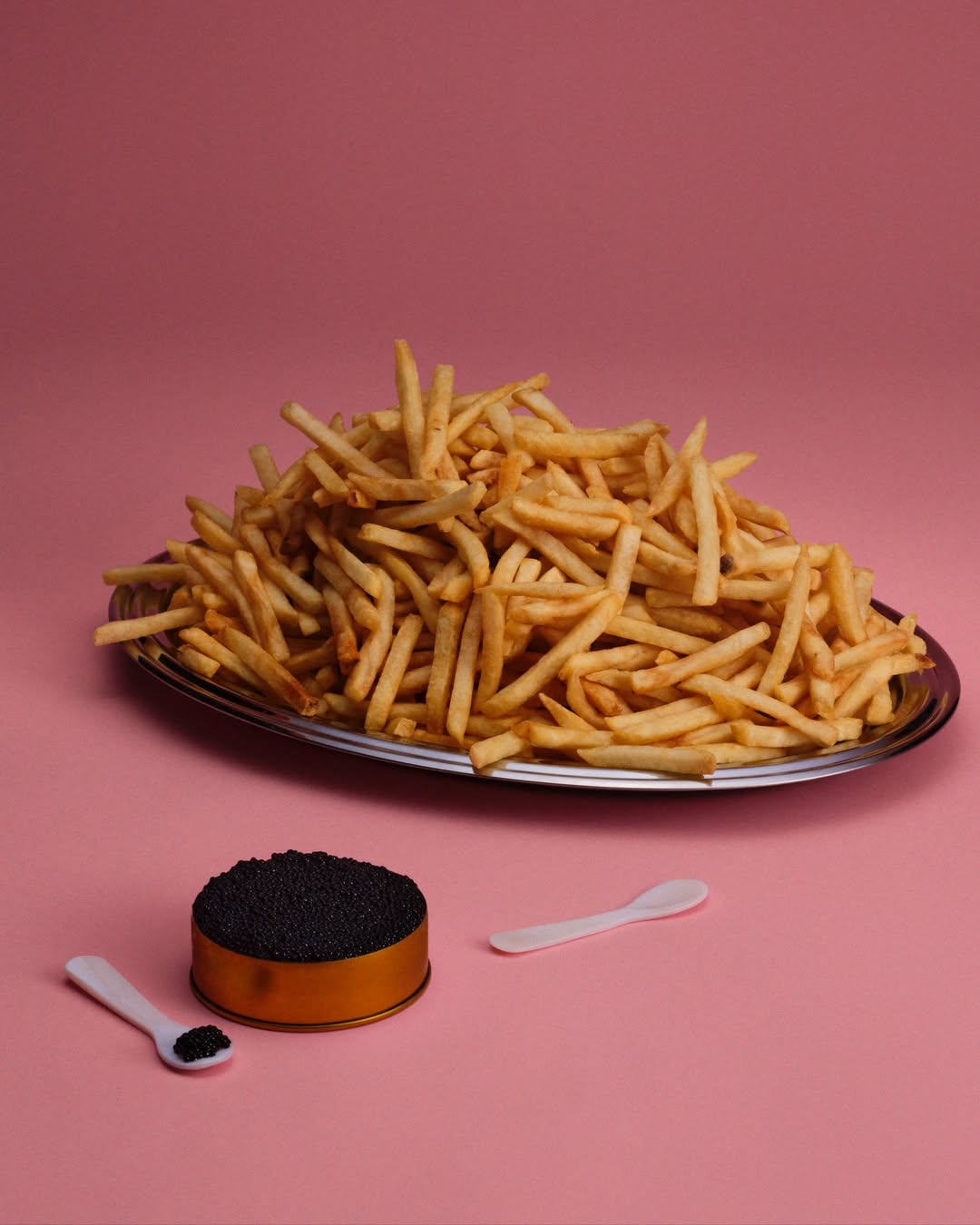 Lucia Bell-Epstein (@luuuuush) photographs for @resy rewind campaign featuring dishes to represent the 20s - 90s.
⠀⠀⠀⠀⠀⠀⠀⠀⠀
Art Direction @annapolons @polonskyandfriends
Prop Styling @gozdeeker
Food Styling @mpearljones
Production @careofchan
Retouching @vitreous.post
⠀⠀⠀⠀⠀⠀⠀⠀⠀
#LuciaBellEpstein #Photographer #Resy