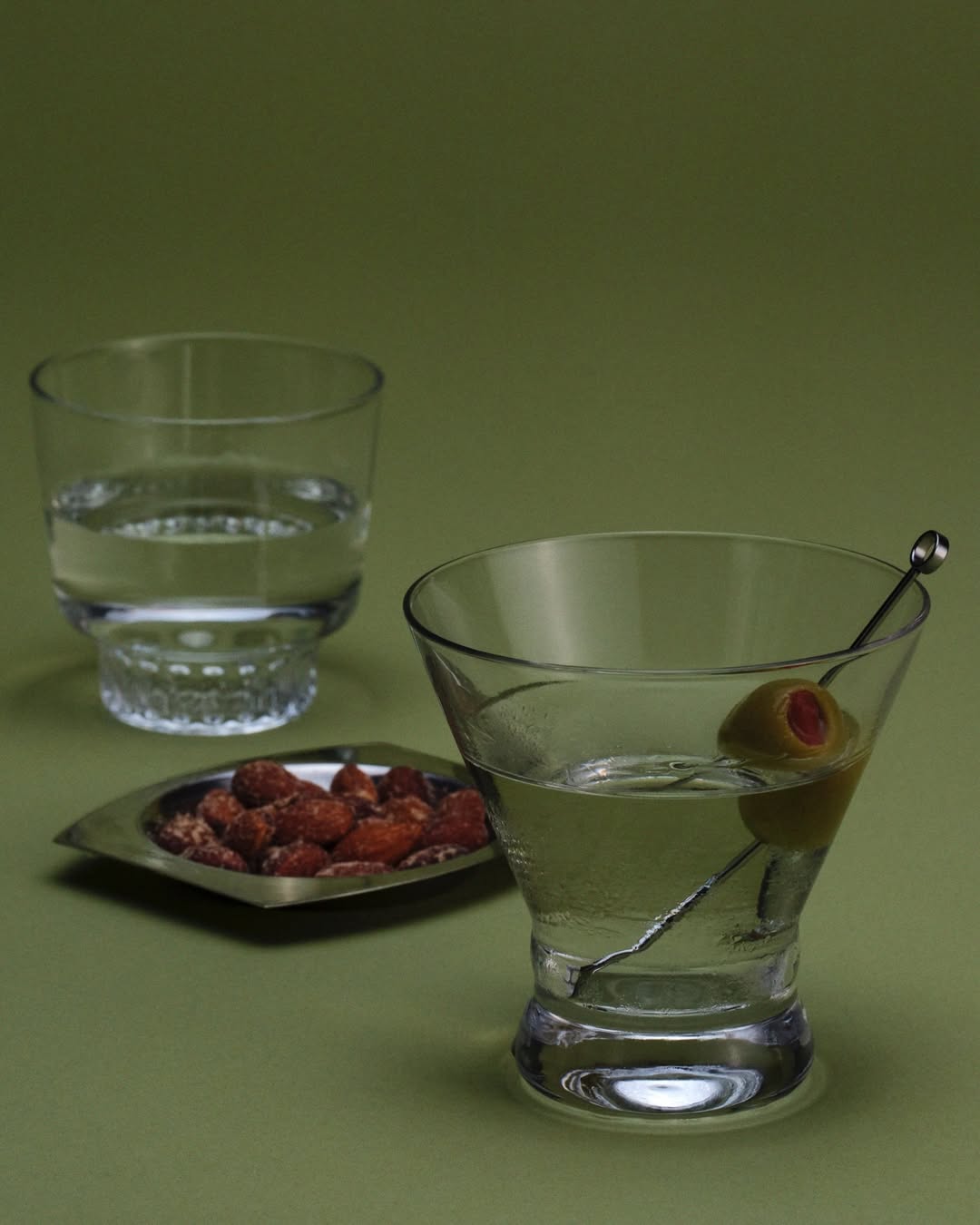 Lucia Bell-Epstein (@luuuuush) photographs for @resy rewind campaign featuring dishes to represent the 20s - 90s.
⠀⠀⠀⠀⠀⠀⠀⠀⠀
Art Direction @annapolons @polonskyandfriends
Prop Styling @gozdeeker
Food Styling @mpearljones
Production @careofchan
Retouching @vitreous.post
⠀⠀⠀⠀⠀⠀⠀⠀⠀
#LuciaBellEpstein #Photographer #Resy